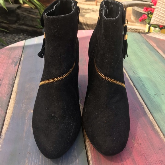 ❌SOLD❌ Black Suede Wedge Heel Booties - Picture 4 of 8